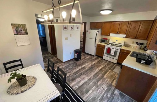 Johnstown House | Pet-Friendly Duplex in Roxbury: Ideal for Families & Relaxation