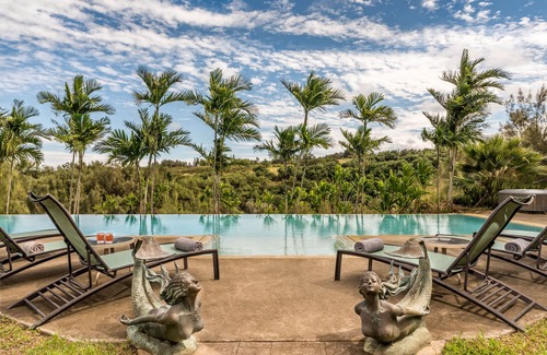Kapaau House | Elegant Eco-Lodge Retreat with Private Suites and Ocean Views