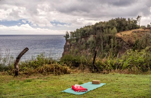 Kapaau House | Elegant Eco-Lodge Retreat with Private Suites and Ocean Views