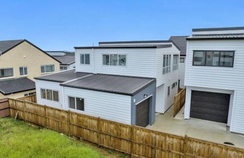 Auckland House | Cozy Private Ensuite for Singles or Couples - Rated 9.8/10