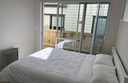 Auckland House | Cozy Private Ensuite for Singles or Couples - Rated 9.8/10