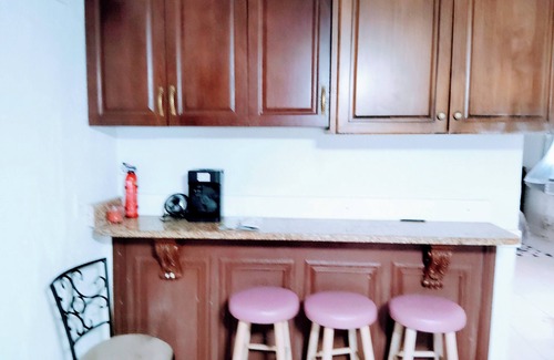 Riviera Beach House | Private Entrance Guest Suite with kitchen & Bathroom in charming West Palm Beach