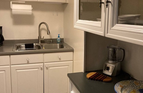White Plains Apartment | Guest Rated 9.8: Private Entrance Apartment with Spa Access