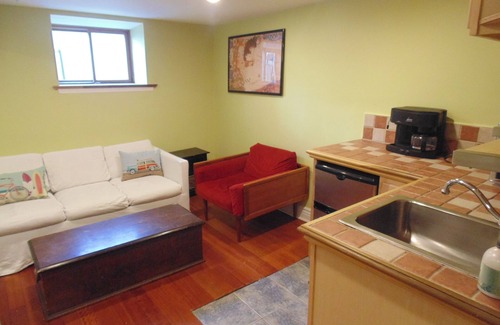 Windsor Terrace House | Cozy Studio Retreat with Kitchenette in Windsor Terrace