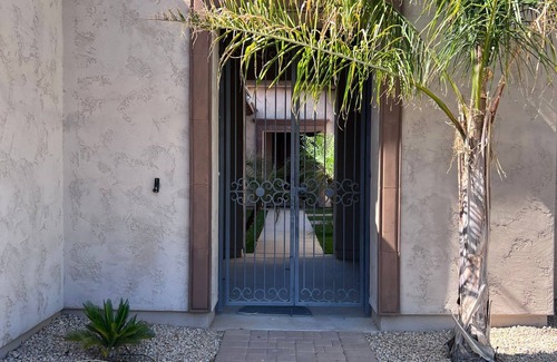 Lines Family Estates House | Convenient Private Room Near Shopping and Entertainment