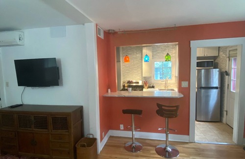 Mapleton Hill House | Guest Rated: 9.8 - Mapleton Hill Bungalow with Private Patio