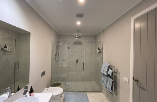 Tawa House | Relaxing Guest Room with Private Entry & Free WIFI
