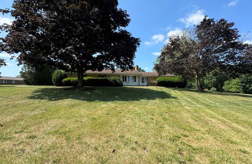 Falling Waters House | Private Escape Close to Everything