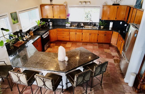 Hakalau House | Family Retreat with Waterfalls, Sauna & Jacuzzi - 10/10 Rated