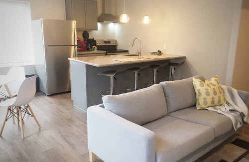 Thornton Apartment | Exclusive Private Executive Suite with Kitchen & Breakfast
