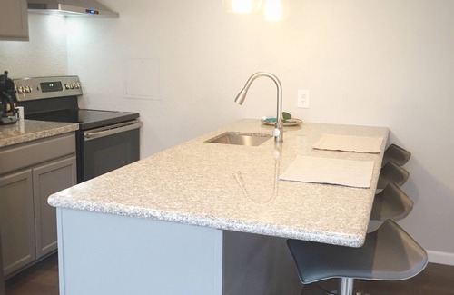 Thornton Apartment | Exclusive Private Executive Suite with Kitchen & Breakfast