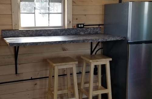 Guilford Cabin | Ideal Family Cabin with Kitchen & Pet-Friendly Perks
