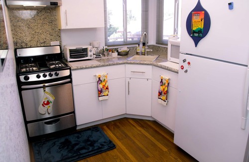 Poway House | Family-Friendly Guest House with Ocean View and Breakfast