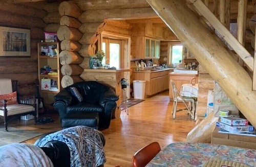 Stambaugh Cabin | Family-Friendly Waterfront Log Cabin on Chicaugon Lake