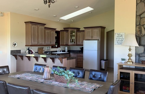 Terrebonne House | Family-Friendly Ranch Home Steps from Smith Rock