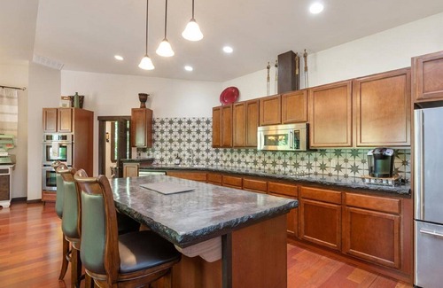 Burley Apartment | Secluded Treehouse Oasis on Burley Lagoon - 10/10 Rated!