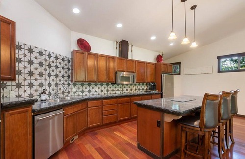 Burley Apartment | Secluded Treehouse Oasis on Burley Lagoon - 10/10 Rated!