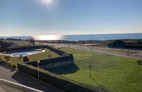 Sao Felix Da Marinha Apartment | Cozy Beachfront Apartment with Pool & Ocean View