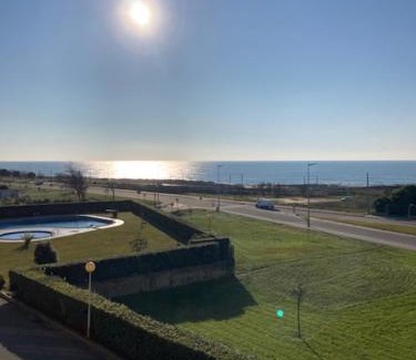 Sao Felix Da Marinha Apartment | Cozy Beachfront Apartment with Pool & Ocean View
