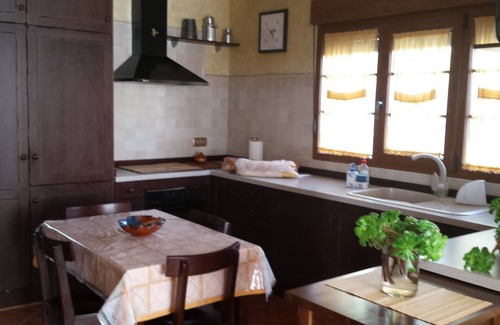 Las Navas Del Marques Ski Chalet | Serene Retreat with Private Garden, Pool & Ocean Views