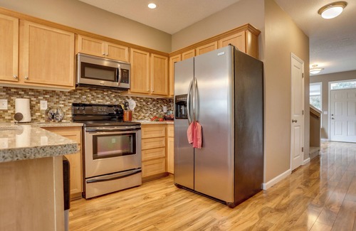 Troutdale House | Cozy Retreat with Game Room & Hot Tub Near Historic Downtown