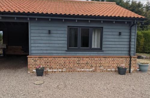 Long Sutton Apartment | Relaxing Private Garden Annex with Kitchenette & Great Reviews