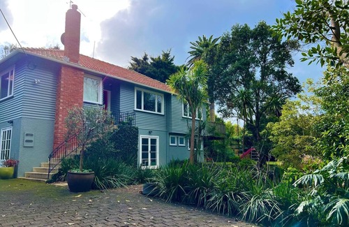 Devonport House | Stylish 4-Bedroom Retreat with Ocean View in Auckland