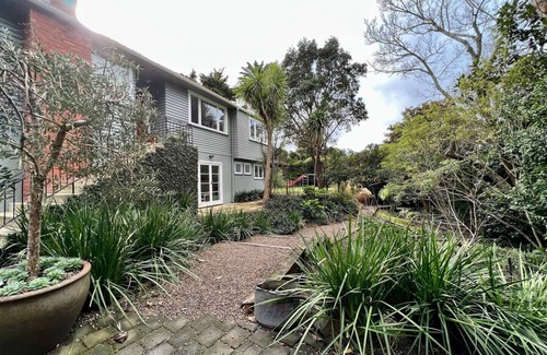 Devonport House | Stylish 4-Bedroom Retreat with Ocean View in Auckland