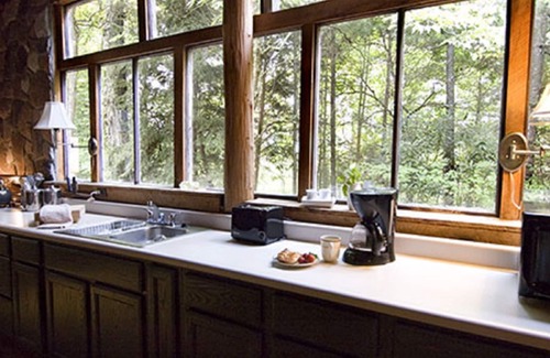 Primrose Cabin | Private Gated Retreat with Fire-Pit & Pet-Friendly Perks