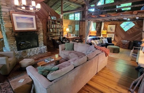 Primrose Cabin | Private Gated Retreat with Fire-Pit & Pet-Friendly Perks