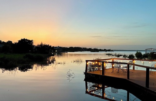 Buchanan Dam House | Unforgettable Fall Escape at Lake Buchanan with Hot Tub