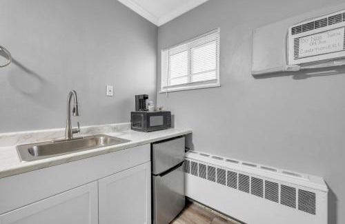 Riverview Apartment | Private Getaway for 2 Near Dining Entertainment