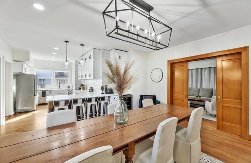 College Hill House | Private Getaway with heated pool, Hot Tub & Designer Touches, Walkable Dining