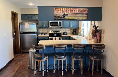 Wickenburg House | Serene Escape with Breathtaking 360 Views & Spa Access