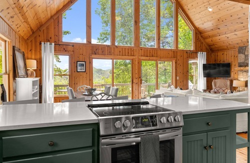 Clayton Cabin | Idyllic Private Getaway Near Lake Burton & Tallulah River!