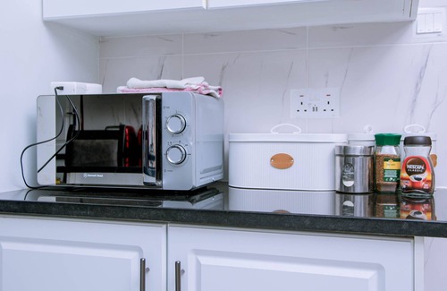 Harare East Cottage | Relax at Gletwyn Guesthouse with Family-Friendly Amenities