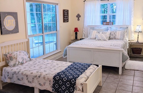 Prairie Grove Other | Exceptional Private Guest House Near U of A with Pool