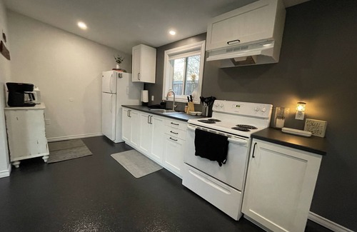 Kingsville House | Top-Rated Private Guest House with Family-Friendly Amenities