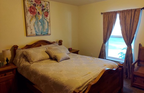 Seminole House | Relaxing Guest House Steps from Gulf Beaches with Pool
