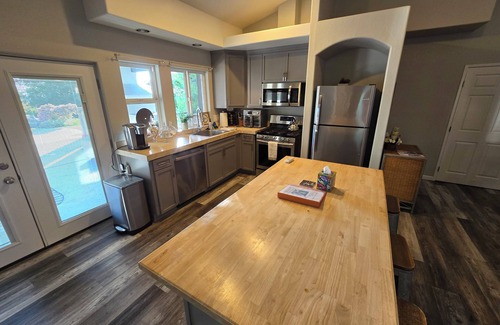 Paso Robles House | Private Guest House with Pool, Jacuzzi & Pet-Friendly Stay