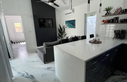 Bay Acres House | Exclusive Guest House with Ocean Views & Hot Tub Retreat