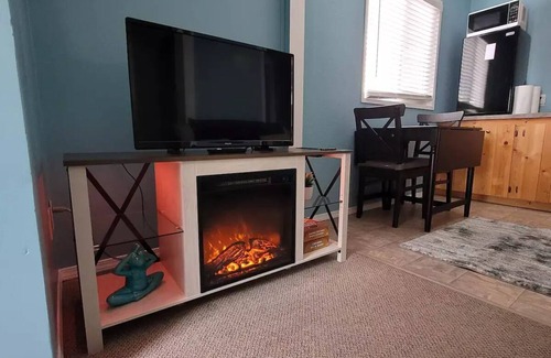 Port Alberni House | Cozy Guest Suite with Hot Tub Near Scenic Trails
