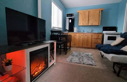 Port Alberni House | Cozy Guest Suite with Hot Tub Near Scenic Trails