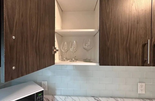 Halton Regional Municipality Apartment | Cozy Private Guest Suite with Spa and Hot Tub Amenities