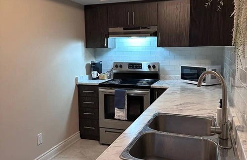 Halton Regional Municipality Apartment | Cozy Private Guest Suite with Spa and Hot Tub Amenities