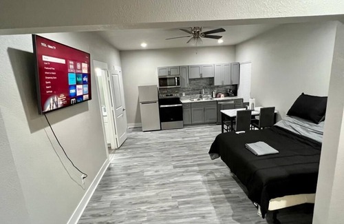South Dallas - Fair Park House | Impressive Guesthouse with Spa Near Downtown Dallas