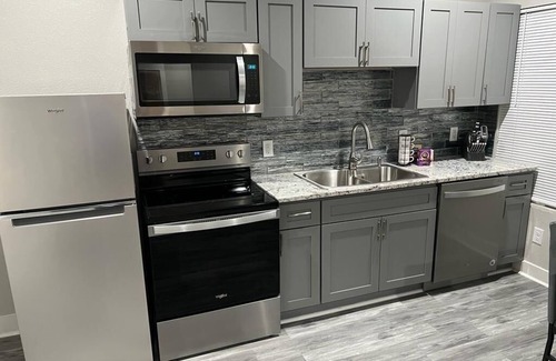 South Dallas - Fair Park House | Impressive Guesthouse with Spa Near Downtown Dallas