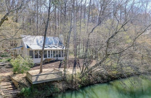Cornelia Cabin | Tranquil Retreat on the Chattahoochee River with Pool & Spa