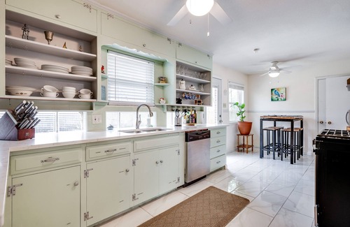 South Arlington House | Private Heated Swim Spa & Hot Tub with Fire Pit Retreat