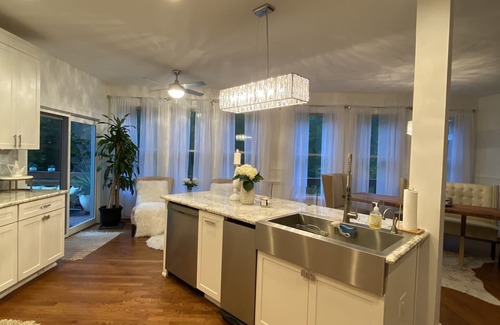 Raleigh House | Exclusive Villa with Private Heated Pool & Lake View